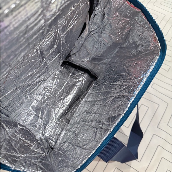 Kavu Insulated XL Takeout Tote - Picture 10 of 12